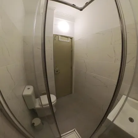 Cosmopolitan - Top Floor Homestay Lisbon